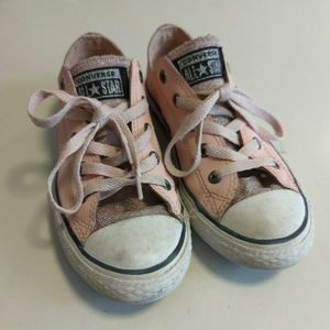 GUC Converse Chuck Taylor Low-top Sneaker